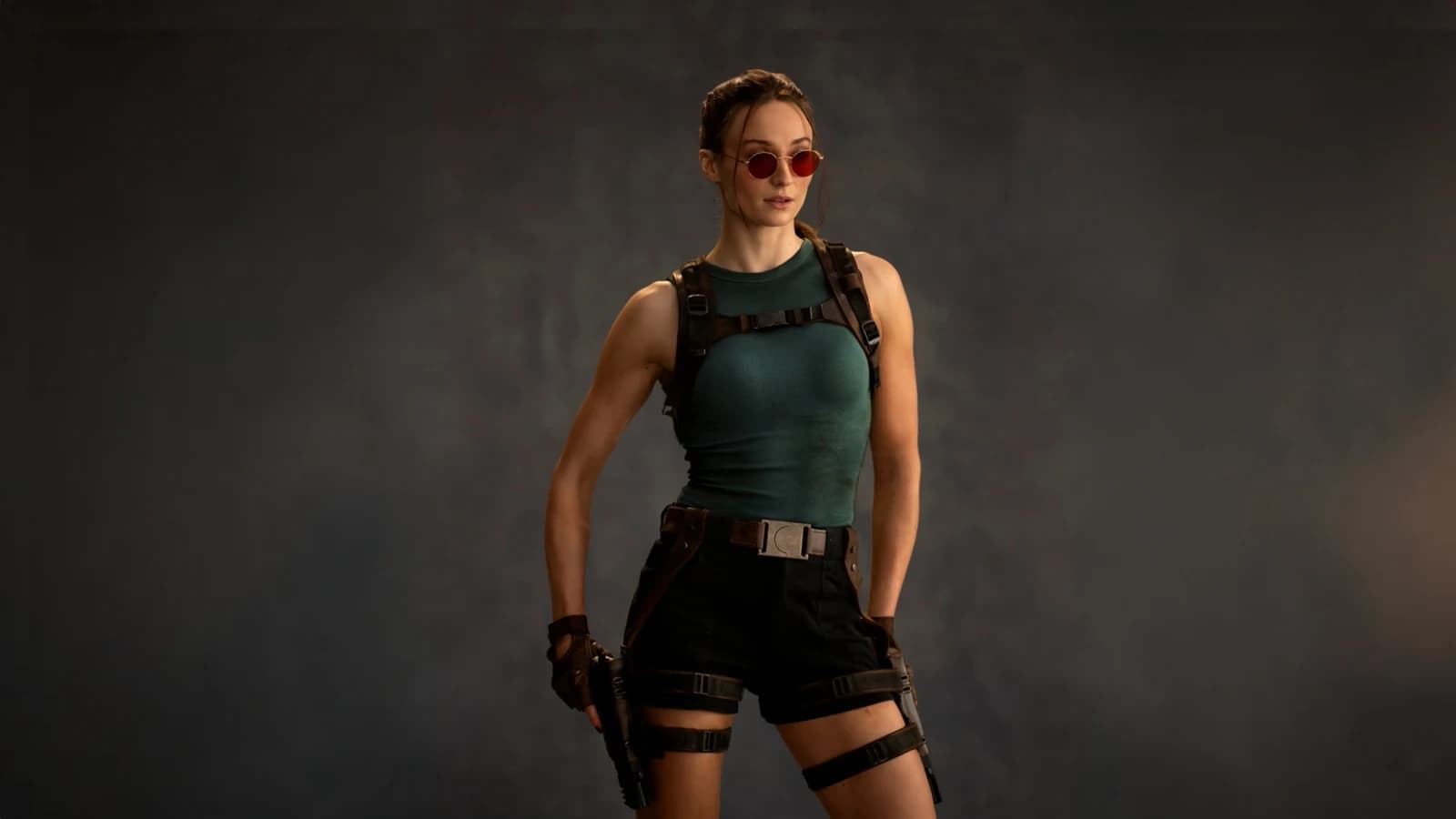 Premier visuel officiel de Sophie Turner en Lara Croft pour la série Tomb Raider.
